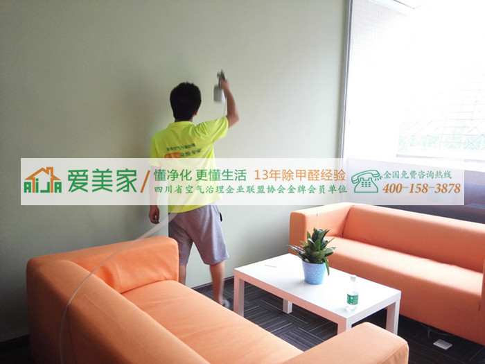 墙面漆不要仅在意抗裂性和盲目选择品牌,最好选择水性漆 墙面漆不要仅在意抗裂性和盲目选择品牌,最好选择水性漆