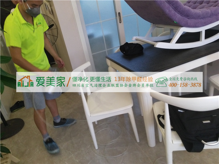 广州一幼儿园家长们质疑教室材料非环保，一个月了还没开学