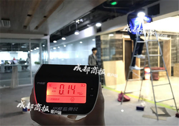 【惊】成都绿地之窗一公司新办公室装修时入住 员工戴防毒面具上班 【惊】成都绿地之窗一公司新办公室装修时入住 员工戴防毒面具上班