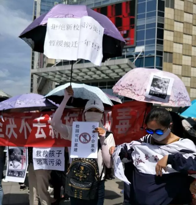成都实外学生家长遭遇维权难,刚装修好就要搬恐装修污染祸害孩子身体健康 成都实外学生家长遭遇维权难,刚装修好就要搬恐装修污染祸害孩子身体健康